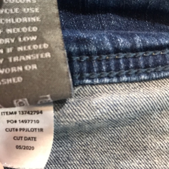 Torrid Mid-Rise Stretch Flare Leg Fray Hem Pork-chop Pocket Distressed Jeans - Picture 12 of 12